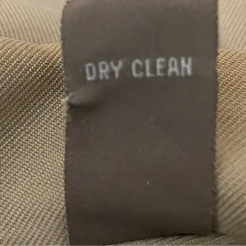 Valerie Stevens 100% Pure Silk, beige blazer with pockets. Size 8. EUC