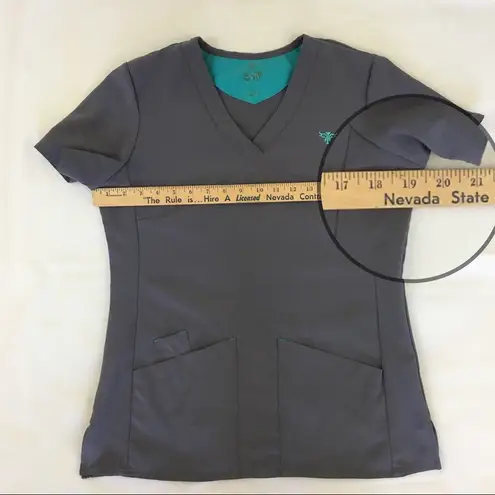 Med Couture Gold Gray Scrub Top M
