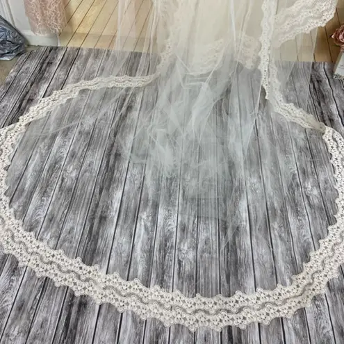 VINTAGE Lace Wedding Dress and Veil Size undefined