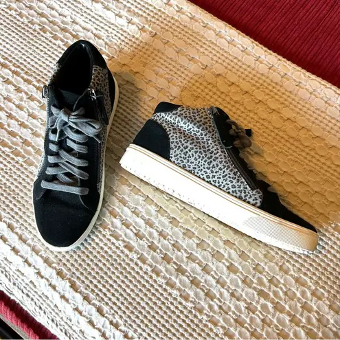 Blondo Waterproof Leather Sneakers. Size 8.