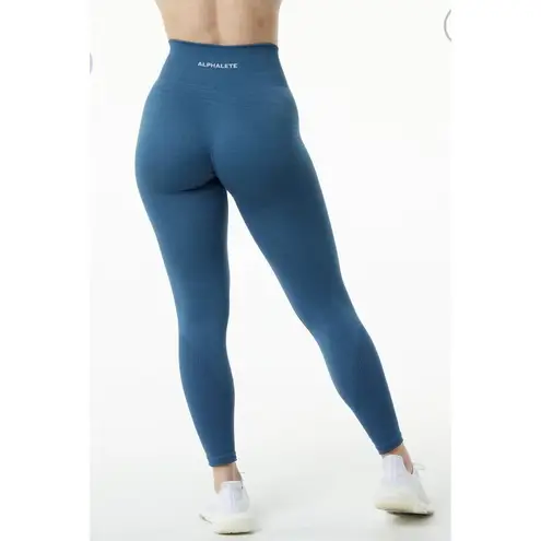 Alphalete  Women's Ozone Legging - Atlantic Blue , Size Small