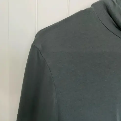 H&M EUC |‎  women’s thin knit turtleneck shirt — large