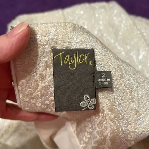 Taylor vintage cream & silver wiggle dress w/ gorgeous faux stones on front EVC Size 2