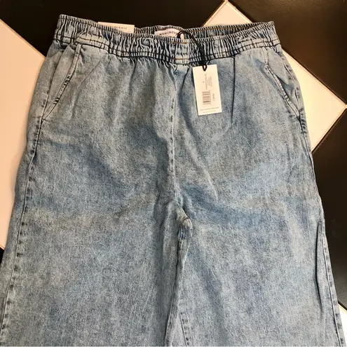 We Wore What NWT Zia Straight Leg Jeans Pull on Elastic Waistband Light Wash Denim