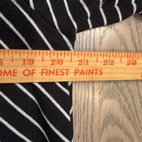 Caroline Rose Black & White Bias Stripe Knit 3/4 Sleeve Tunic Top Size Medium