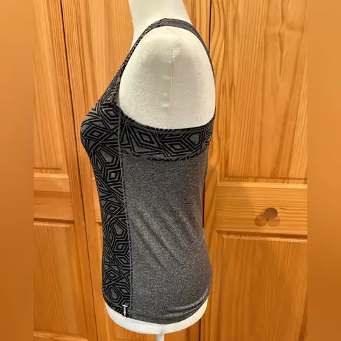 Umbro Black and White Women's Geometric Tank Top. Fitted