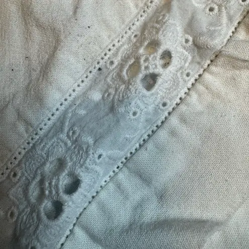 Commense White Embroidered Eyelet Shorts – Size M Size M