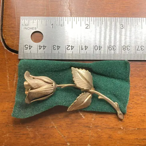 0047 Vintage 70s Giovanni Gold Tone and Rose Flower Brooch w/Original Box