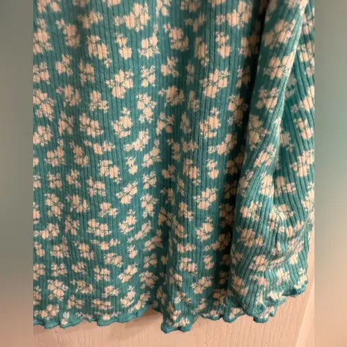 Torrid  Super Soft Rib Teal Floral Rib V-Neck Lettuce Edge Sleep Tee - size 1