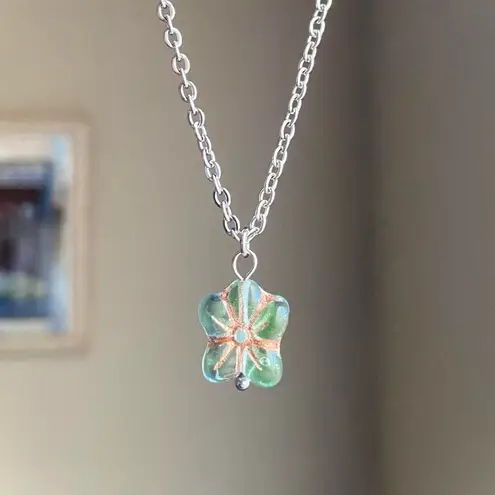 Handmade quality Czech glass flower beads & natural shell pearls dangle earrings🩵💚