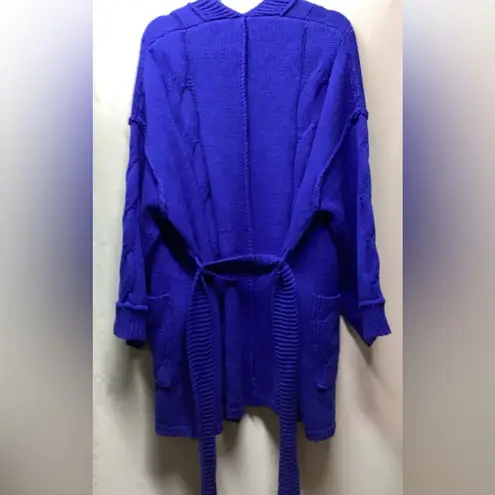 POL  chunky cable knit sweater. Long open front, belted cardigan. Size M/…