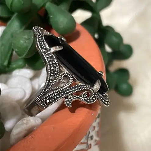 Elegant Silver and Mother of Pearl Ring