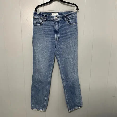 Abercrombie & Fitch Medium Wash Denim Ultra High Rise 90s Straight Jeans 31