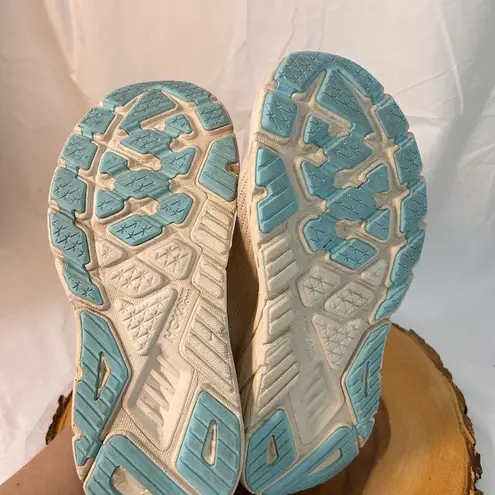 Hoka Arahi 7 running shoes Frost/Rose Gold Women’s Size 7