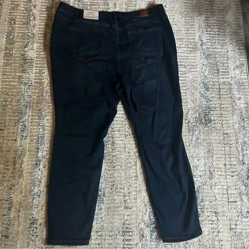 Ellen Tracy Serene Classic Midrise Skinny Fluid Denim Vienna Wash Size 20W NWT