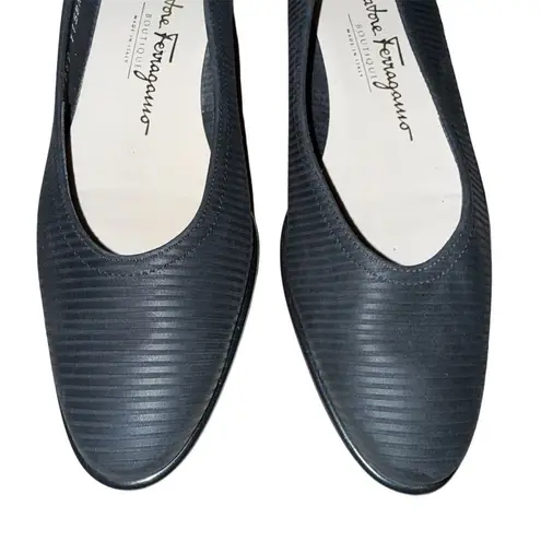 Salvatore Ferragamo Women's Black Textured Flats Size 8 Narrow Casual