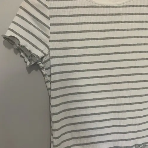 SheIn  Grey and White Striped Short Sleeve Crop Top Size Medium