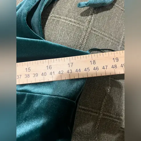 Birdy Grey Velvet Emerald Size medium lovely soft