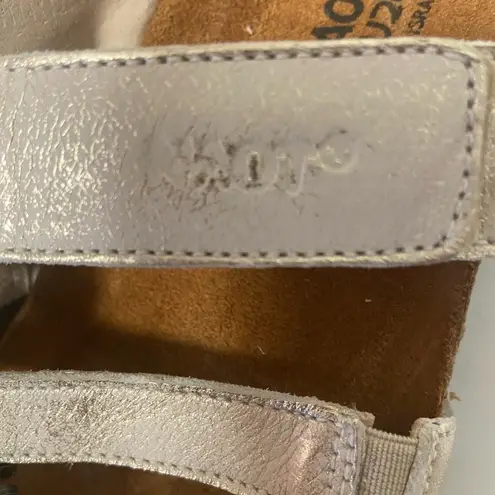 Naot bond size 11 dusty silver sandals w chunky bottom chain Israel made $200