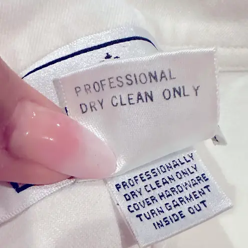 St. John Sport High Rise Flare White Stretch Goldtone Zippered Pocket Jean Pants Size 12