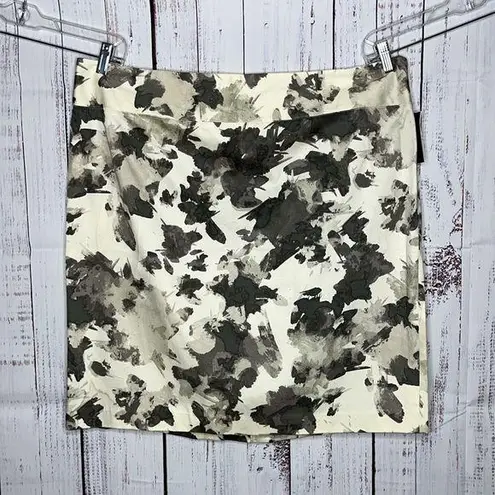 Alfani Woman NWT Sz 20W Cream - Gray Abstract Floral Print Straight Pencil Skirt