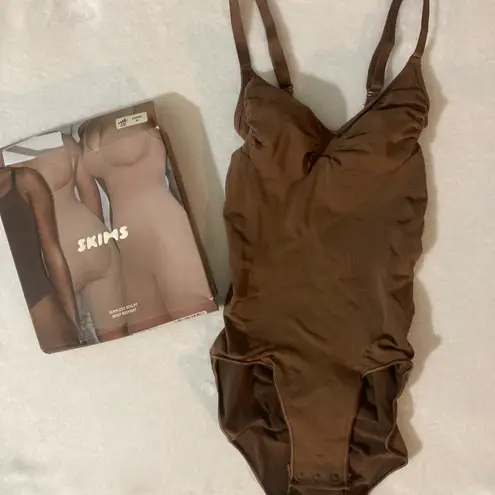 SKIMS BOXED Sculpting Bodysuit M