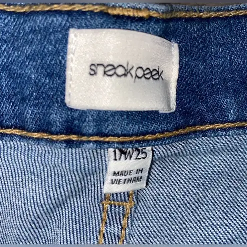 Sneak peek light wash ripped jeans Size 25