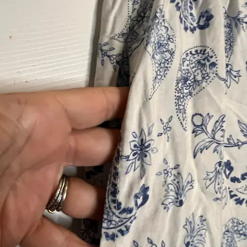 Surf Gypsy  Blue and White Paisley Print Pull-On Pants.