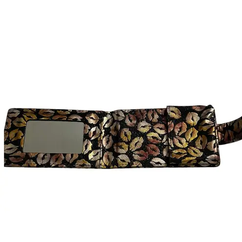 Sparkly Kiss Print Wallet With Mirror And Snap Closure Black
