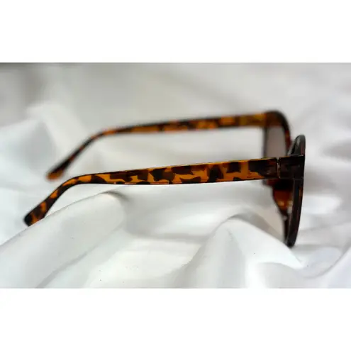 Chic Tortoise Shell Cats Eye Sunglasses in Brown