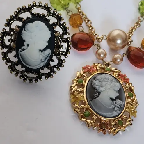 Crystal Glass Bead Cameo Necklace Earrings and Stretch Ring Set Green