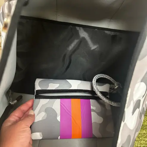Camo neoprene tote Gray