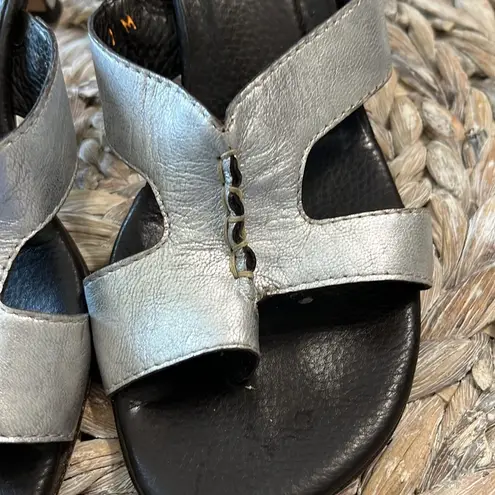Donald J Pliner Distressed Metallic Silver Leather Kitten Heel Sandals Size 7