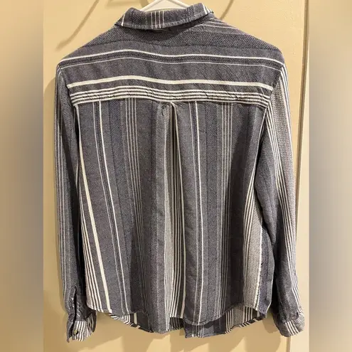 Maeve Anthropologie Size Large Chatham Chambray Blue & White Button Front Shirt