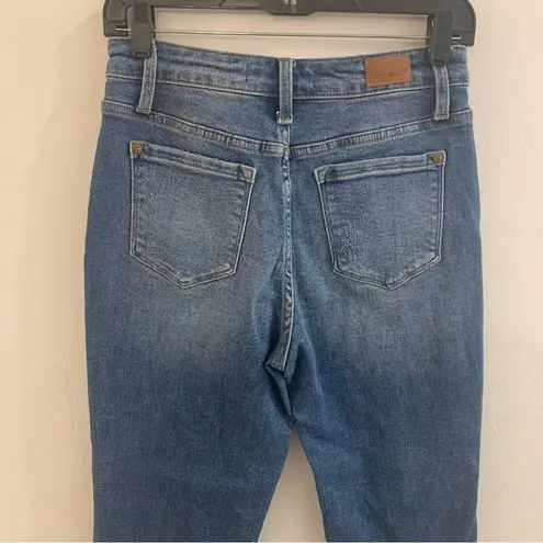 Judy Blue EUC Boyfriend Fit High Rise Distressed Raw Hem Jeans Size 3/26