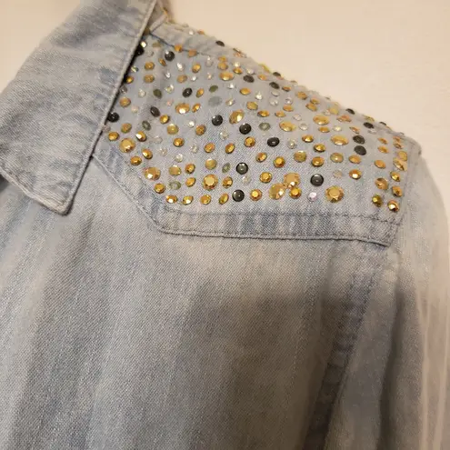 Bedazzled Red Tulips size M jean top Blue Size M