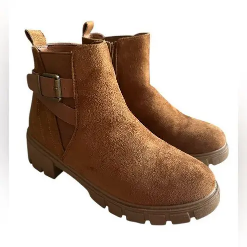 Wanted Women's Cinder Lug Sole Microfiber Ankle Boots. Sizes 8.5. EUC. Tan/Brown Brown