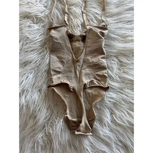 SKIMS Seamless Sculpt Low Back Thong Bodysuit Clay Size Small