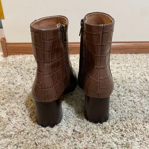 Madewell  The Mira Side-Seam Ankle Boot in Croc Embossed Leather - Image 7