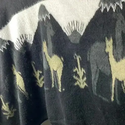 UNBRANDED WO ONE SIZE FITS MOST OVERSIZED CAPE BUTTON CLOSURE MOUNTAIN DESIGN Black