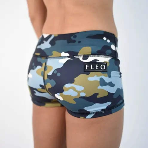 Fleo Alpine Camo Olive OG shorts size small Green