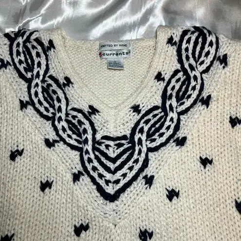 Currants Knitted by hand knit sweater women’s size Small white blue preppy VTG