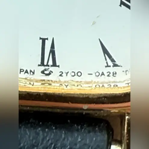 Seiko Vintage Ladies Watch White Rectangular Dial Black Markers Lead Strap