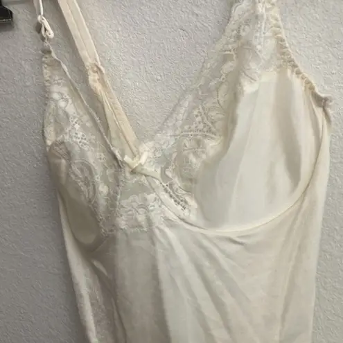 Vassarette Vintage  slip 32d