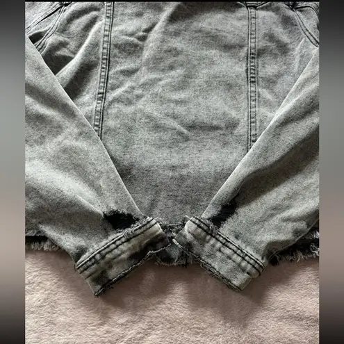 Kancan Women'sā Distressed Frayed Hem Denim Light Blue Jacket Sz Large Gray