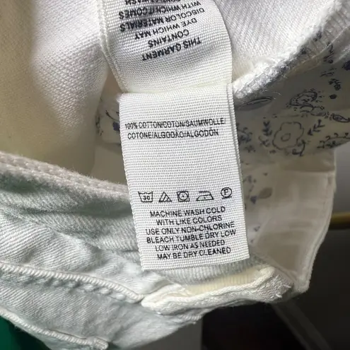 Free People  High Rise Straight Flare Jeans Size 24 White 100% Cotton Frayed New