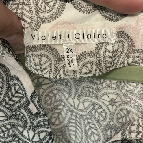 Violet+Claire Gray Pink Black Crochet Floral Design Top Size 2X V-Neck 3/4 Slv