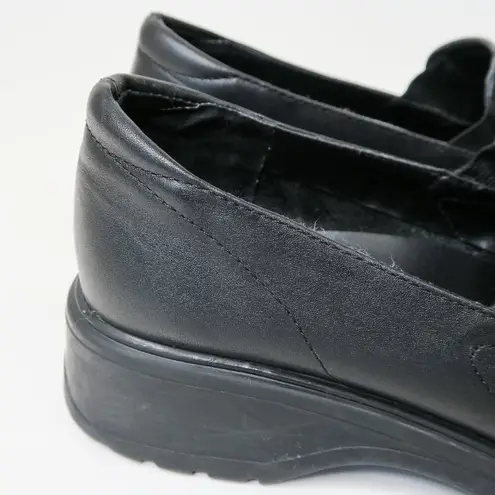 Predictions Vintage 90s Black Leather Loafers