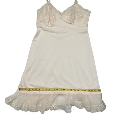 Vintage Unbranded Femine Chemise / Slip Dress Pale Pink / Peach Size L Size M