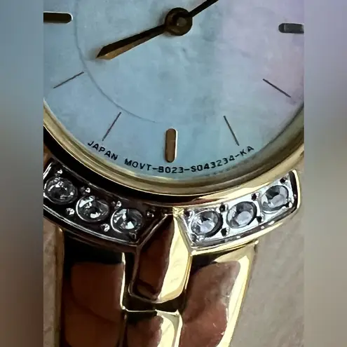 Citizen Eco-Drive Ladies Watch Crystals Pearl Dial Gold Tone Bracelet Solar